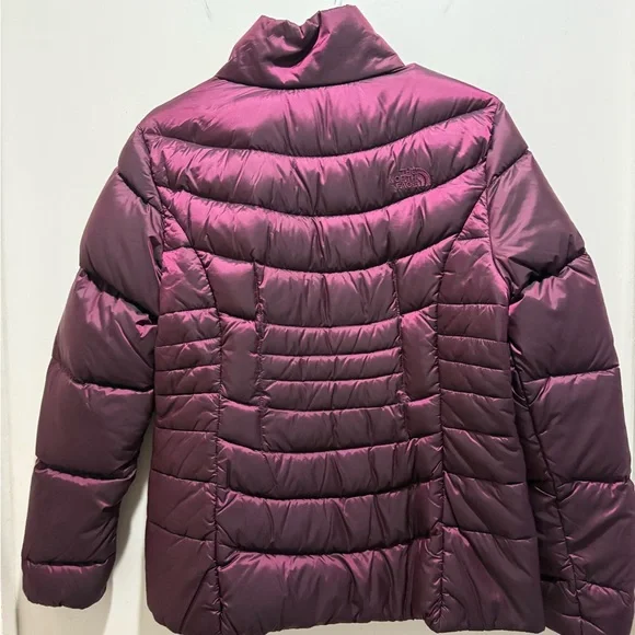 The North Face Women's burgundy/plum Puffer Jacket, Lg - Picture 7 of 10